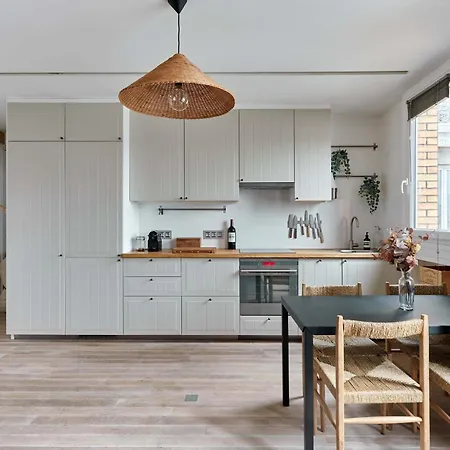 Charming 1 Bedroom Heart 16th In * Paris