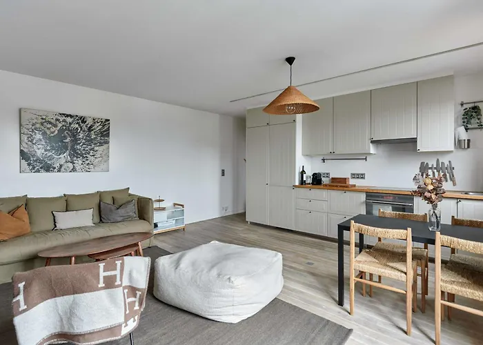 Charming 1 Bedroom Heart 16th In Apartment Paris