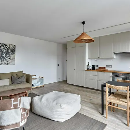 Charming 1 Bedroom Heart 16th In Apartment Paris